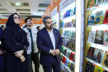 بازدید دبیرکل نهاد از غرفه ناشران در روز هفتم نمایشگاه کتاب
