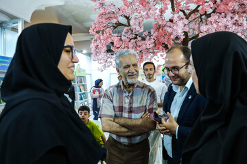 بازدید دبیرکل نهاد از غرفه ناشران در روز هفتم نمایشگاه کتاب