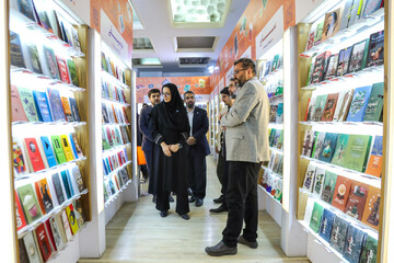 بازدید دبیرکل نهاد از غرفه ناشران در روز هفتم نمایشگاه کتاب