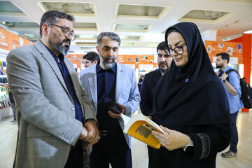 بازدید دبیرکل نهاد از غرفه ناشران در روز هفتم نمایشگاه کتاب