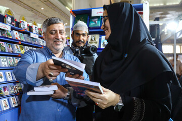 بازدید دبیرکل نهاد از غرفه ناشران در روز هفتم نمایشگاه کتاب