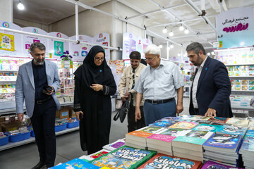 بازدید دبیرکل نهاد از غرفه ناشران در روز هفتم نمایشگاه کتاب