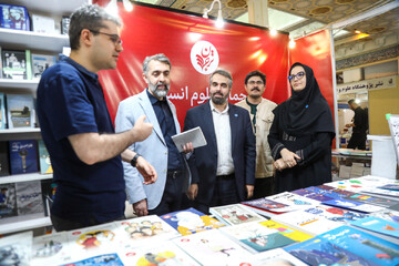 بازدید دبیرکل نهاد از غرفه ناشران در روز هفتم نمایشگاه کتاب