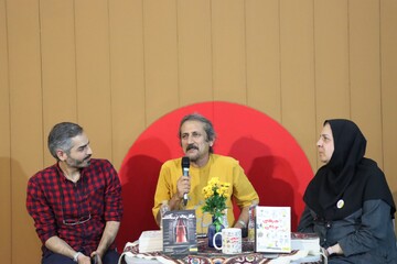 نشست دیدار بانویسنده احمداکبرپور