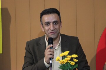 نشست دیدار بانویسنده احمداکبرپور