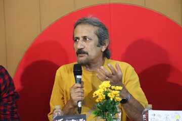 نشست دیدار بانویسنده احمداکبرپور