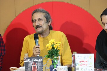 نشست دیدار بانویسنده احمداکبرپور