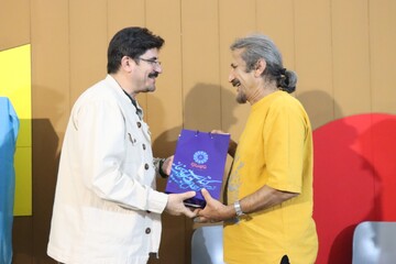 نشست دیدار بانویسنده احمداکبرپور