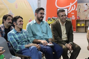 نشست دیدار بانویسنده احمداکبرپور