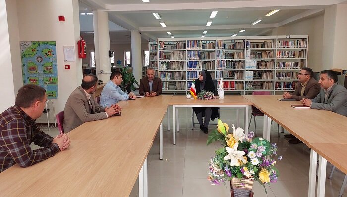 دیدار و گفت و گوی مدیرکل کتابخانه‌های عمومی استان با فرمانداری ویژه مهاباد