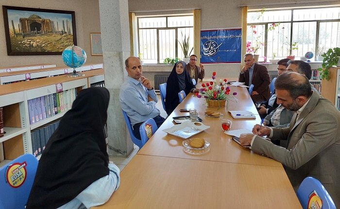 دیدار و گفت و گوی مدیرکل کتابخانه‌های عمومی استان با فرمانداری ویژه مهاباد