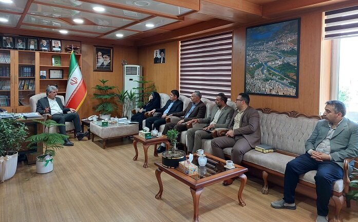 دیدار و گفت و گوی مدیرکل کتابخانههای عمومی استان با فرمانداری ویژه مهاباد