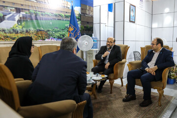 حضور دبیرکل نهاد در غرفه سازمان اسناد و کتابخانه ملی