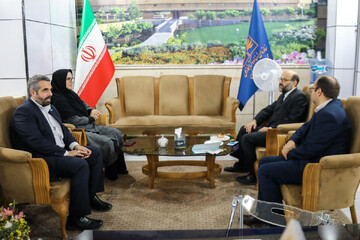 حضور دبیرکل نهاد در غرفه سازمان اسناد و کتابخانه ملی