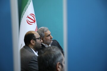 حضور معاون راهبردی و پارلمانی رئیس جمهور در غرفه نهاد کتابخانه‌های عمومی کشور