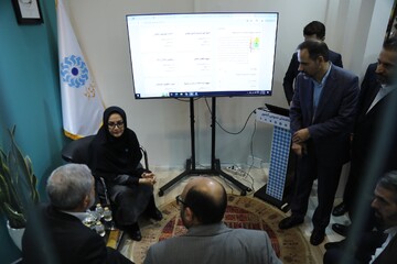 حضور معاون راهبردی و پارلمانی رئیس جمهور در غرفه نهاد کتابخانه‌های عمومی کشور