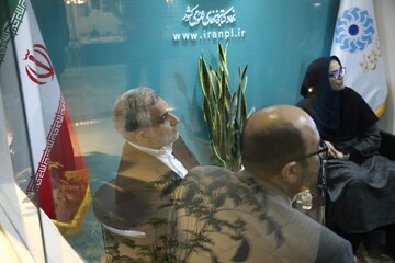 حضور معاون راهبردی و پارلمانی رئیس جمهور در غرفه نهاد کتابخانه‌های عمومی کشور