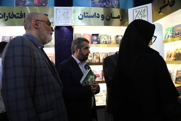 بازدید دبیرکل نهاد از غرفه انتشارات جمکران در نهمین روز از نمایشگاه بین المللی کتاب تهران