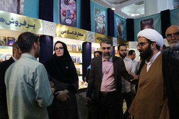 بازدید دبیرکل نهاد از غرفه انتشارات جمکران در نهمین روز از نمایشگاه بین المللی کتاب تهران