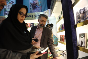 بازدید دبیرکل نهاد از غرفه انتشارات جمکران در نهمین روز از نمایشگاه بین المللی کتاب تهران
