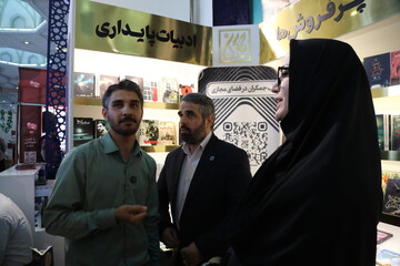 بازدید دبیرکل نهاد از غرفه انتشارات جمکران در نهمین روز از نمایشگاه بین المللی کتاب تهران