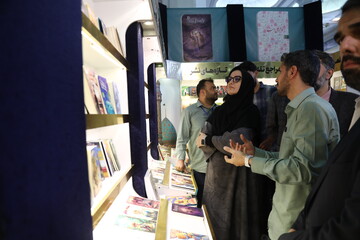 بازدید دبیرکل نهاد از غرفه انتشارات جمکران در نهمین روز از نمایشگاه بین المللی کتاب تهران