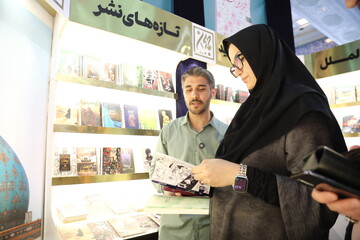 بازدید دبیرکل نهاد از غرفه انتشارات جمکران در نهمین روز از نمایشگاه بین المللی کتاب تهران