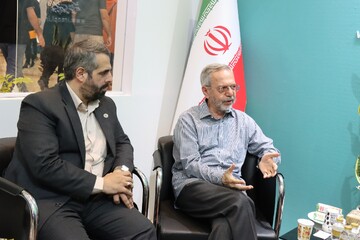 حضور منصور واعظی دبیرکل اسبق نهاد در غرفه نهاد کتابخانه‌های عمومی کشور