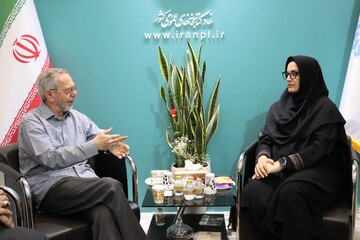 حضور منصور واعظی دبیرکل اسبق نهاد در غرفه نهاد کتابخانه‌های عمومی کشور