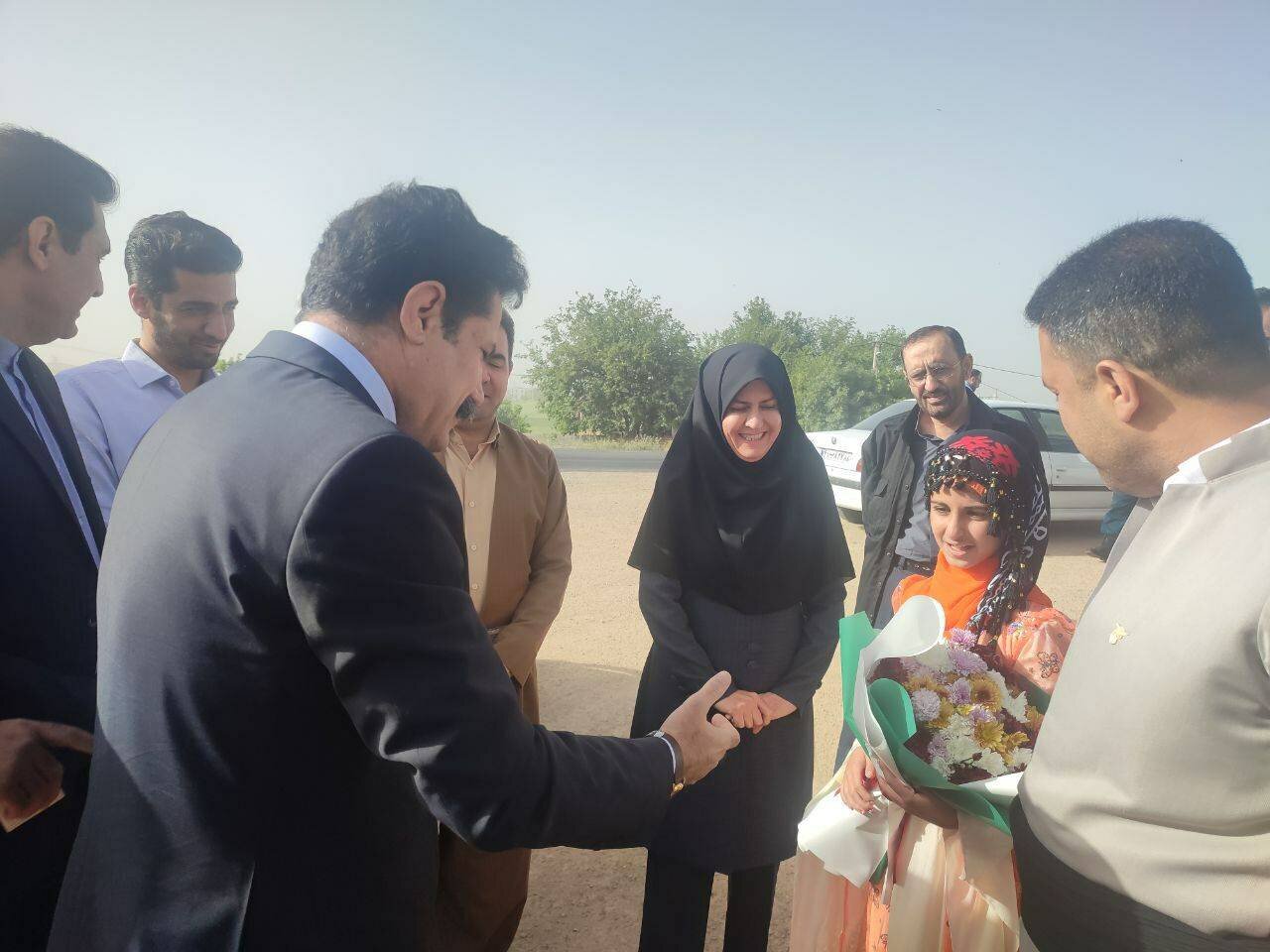 عدالت فرهنگی در جاده روستاها؛ کتابخانه سیار روانسر در یک قدمی تحقق/ قول معاون رئیس‌جمهور برای راه‌اندازی کتابخانه سیار در روانسر