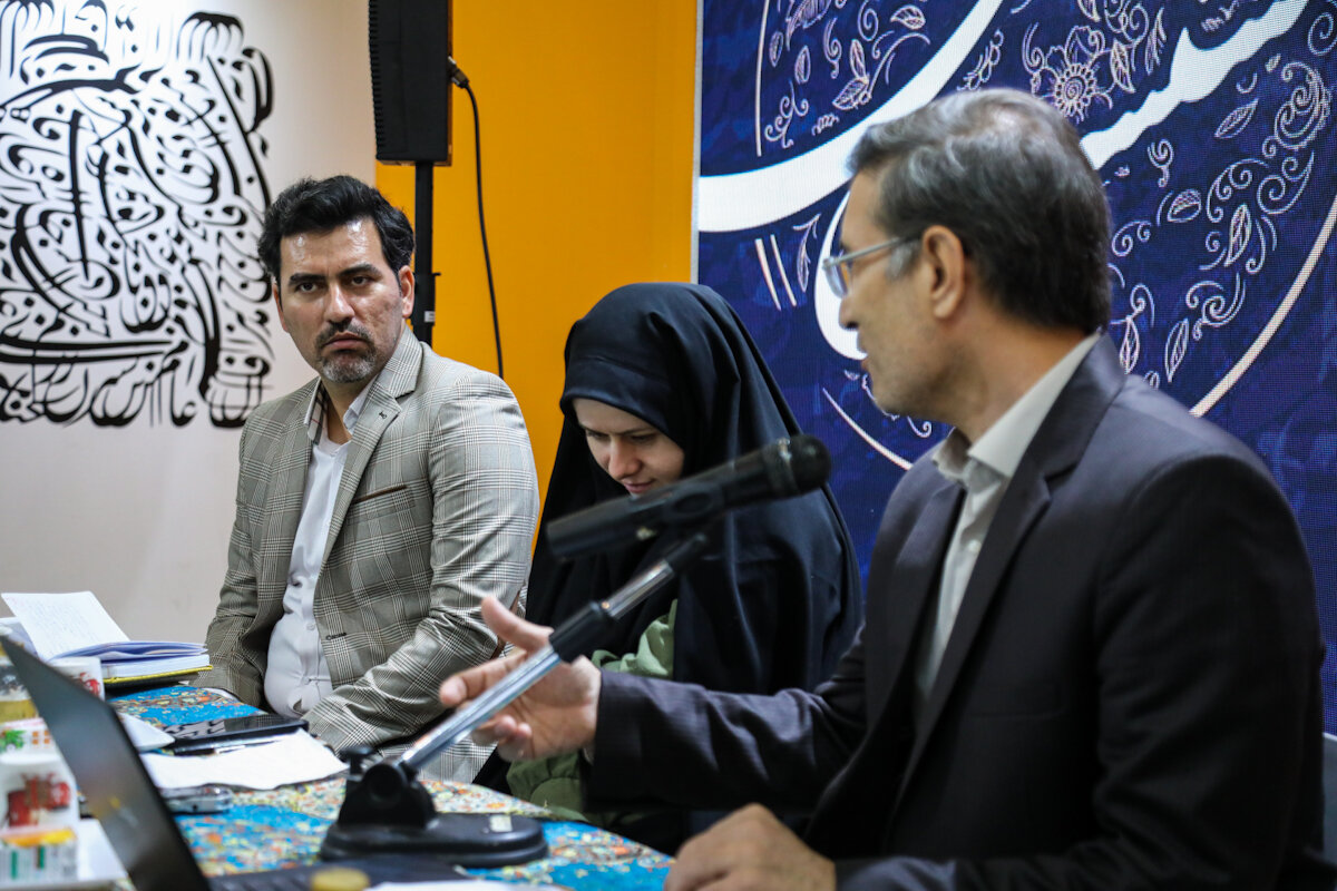 در کتابخانه نسل چهار، تاکید اصلی بر نقش اجتماعی است