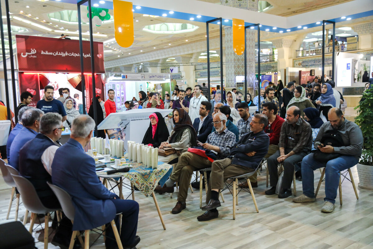 شعر فارسی، مرز نمیشناسد؛ شاعران پارسیزبان در یک قاب/ وقتی قزوه شاعران فارسیزبان را گرد هم آورد/ حدادیان: تدوین خاطراتم را بهزودی آغاز میکنم