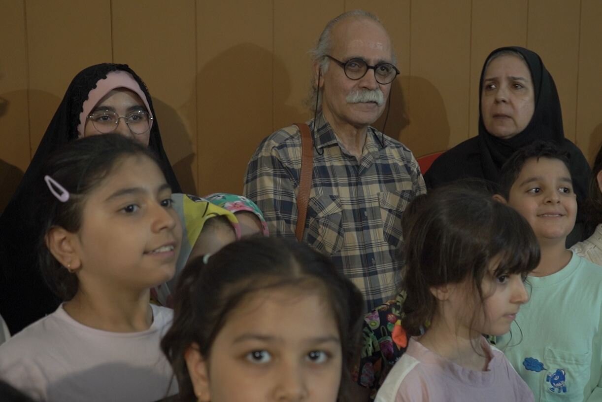 فرهاد حسن زاده:‌ داستان، میوه است؛ سینما، کمپوت!/ از میدان ولیعصر تا خیابان انقلاب؛ روایت فرهاد حسن‌زاده از قصه‌پردازی تا تصویرگری