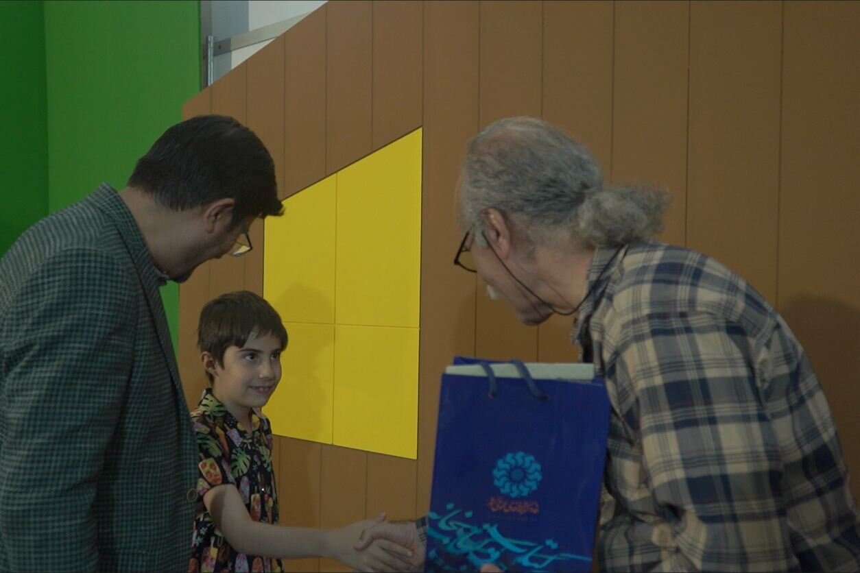 فرهاد حسن زاده:‌ داستان، میوه است؛ سینما، کمپوت!/ از میدان ولیعصر تا خیابان انقلاب؛ روایت فرهاد حسن‌زاده از قصه‌پردازی تا تصویرگری