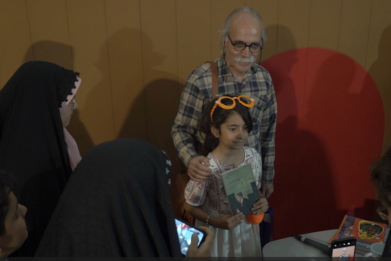 فرهاد حسن زاده: داستان، میوه است؛ سینما، کمپوت!/ از میدان ولیعصر تا خیابان انقلاب؛ روایت فرهاد حسنزاده از قصهپردازی تا تصویرگری