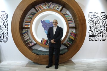 حضور عضو کمیسیون امنیت ملی و سیاست خارجی مجلس شورای اسلامی در غرفه نهاد