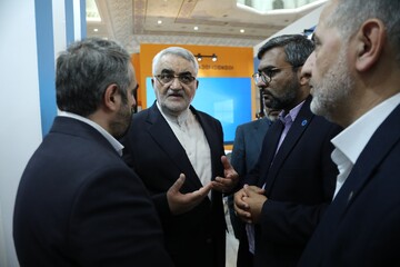 حضور علاء الدین بروجردی در غرفه نهاد