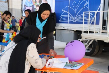 مروری بر فعالیت های کتابخانه سیار در سی و ششمین نمایشگاه بین المللی کتاب تهران