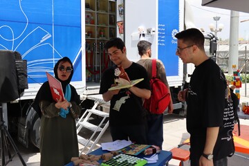 مروری بر فعالیت های کتابخانه سیار در سی و ششمین نمایشگاه بین المللی کتاب تهران