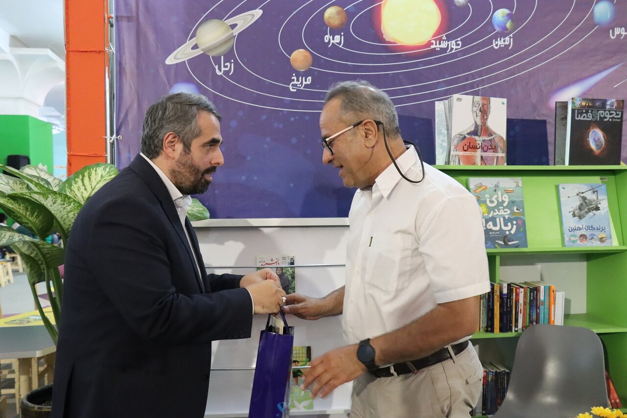 متولد شهر فیروزه که گرمی هوای جنوب را به ادبیات کودک آورد