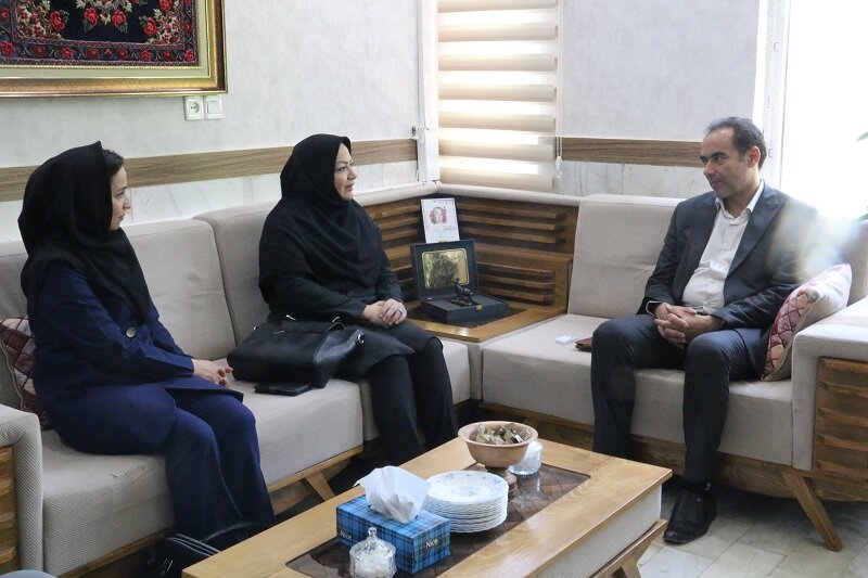 دیدار مدیرکل کتابخانه های عمومی کردستان با فرماندار بیجار