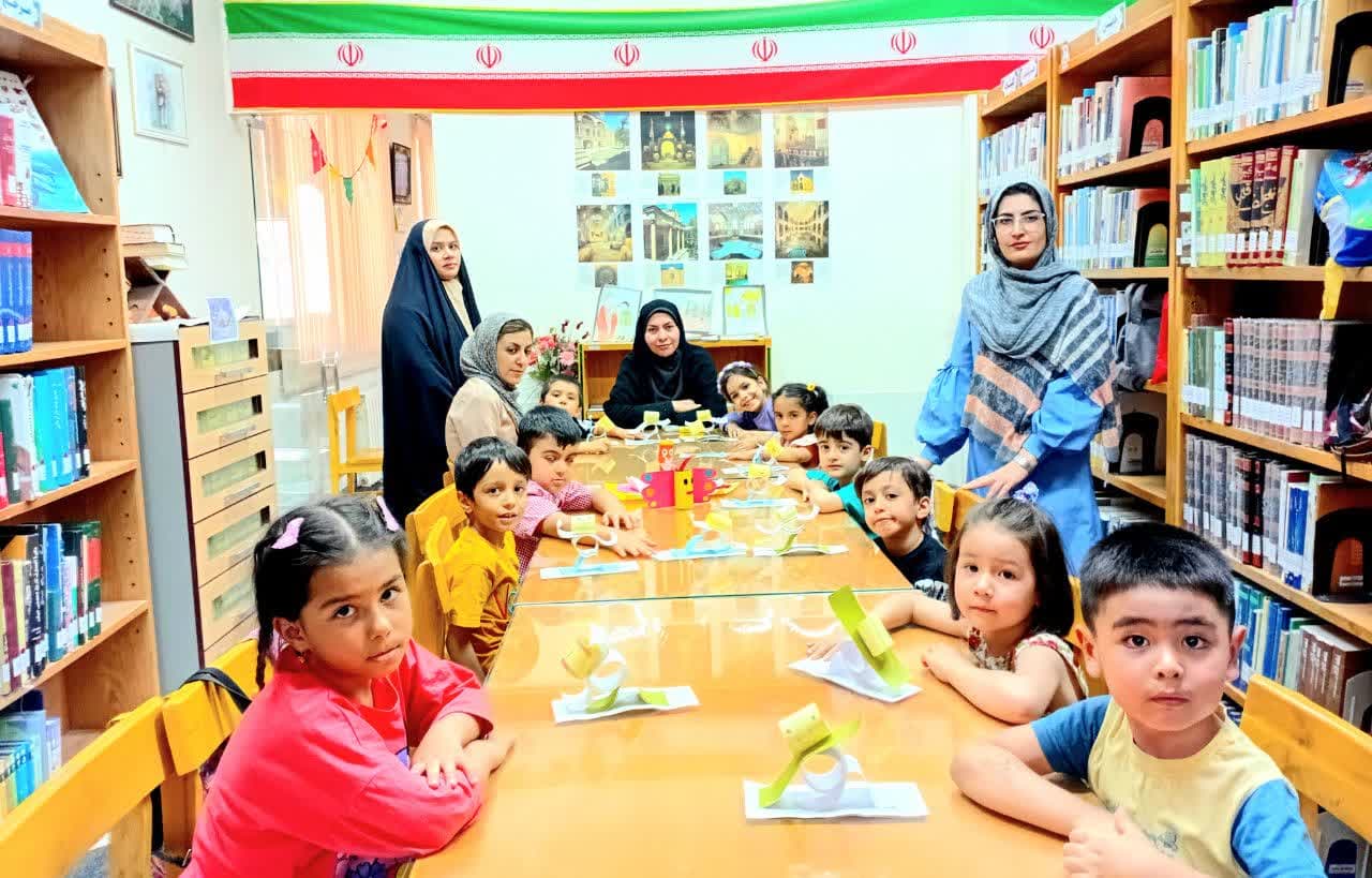 فصل شکوفههای دانایی؛ روایت اردیبهشتی کتابخانههای عمومی استان مرکزی