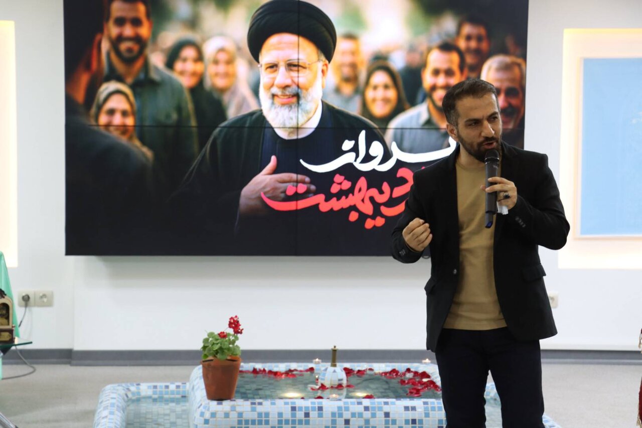 محفل ملی شعر «پرواز اردیبهشت» در اراک برگزار شد