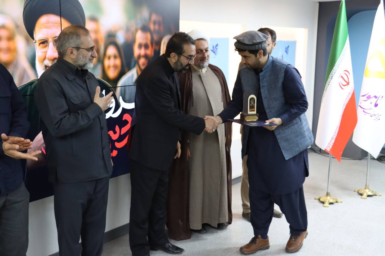 محفل ملی شعر «پرواز اردیبهشت» در اراک برگزار شد