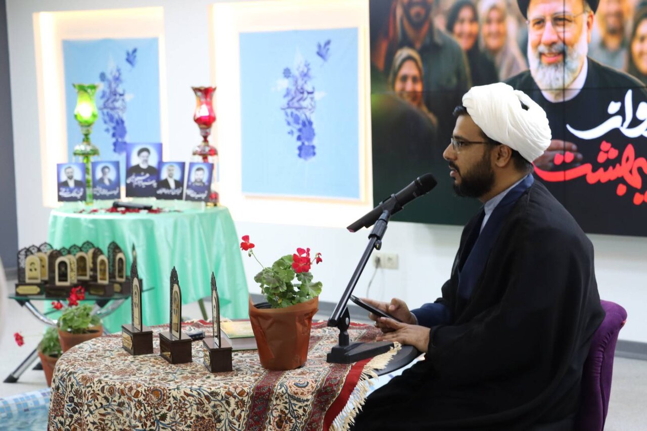 محفل ملی شعر «پرواز اردیبهشت» در اراک برگزار شد