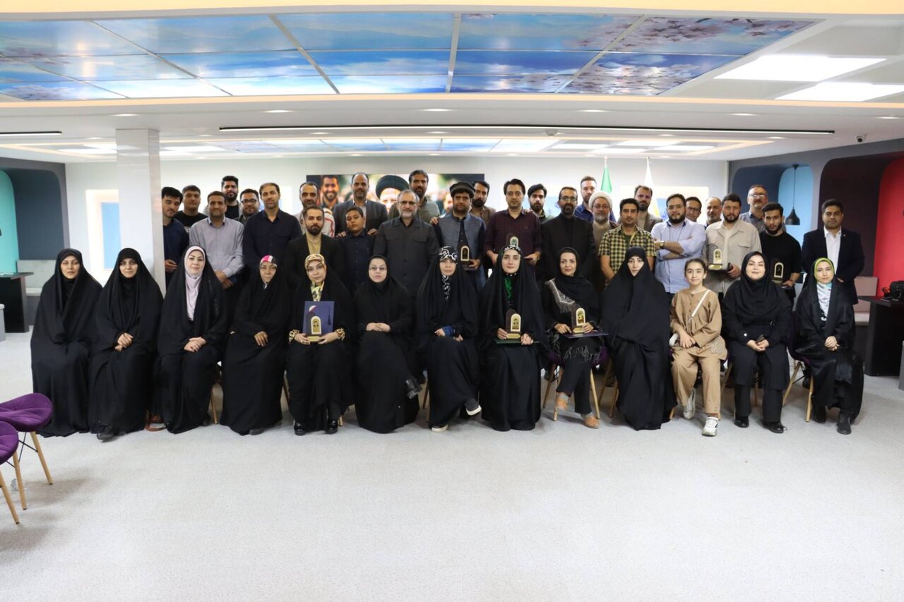 محفل ملی شعر «پرواز اردیبهشت» در اراک برگزار شد