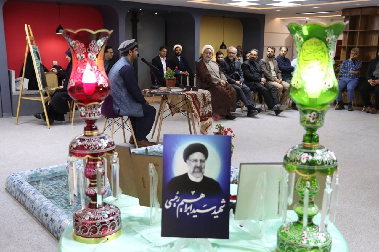 محفل ملی شعر «پرواز اردیبهشت» در اراک برگزار شد