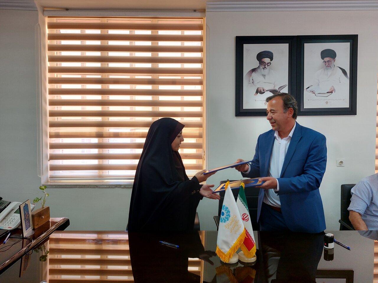 انعقاد تفاهمنامه همکاری ادارهکل کتابخانههای عمومی آذربایجانغربی و بنیاد علمی آموزشی قلمچی