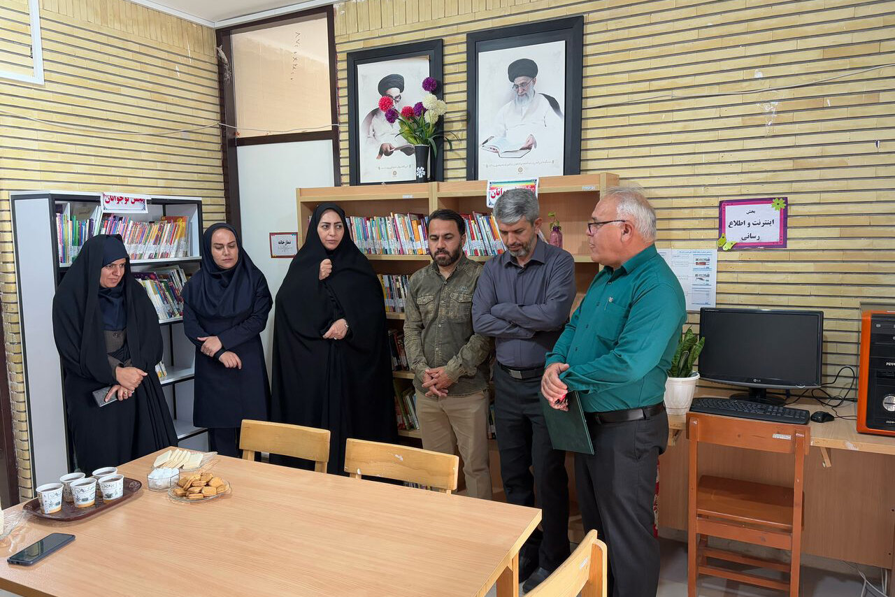 بازدید مدیرکل از کتابخانه‌های عمومی شهرستان‌های آبدانان و دره‌شهر