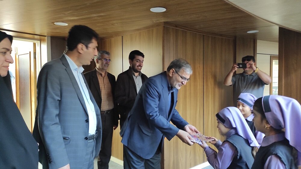 بازدید رییس امور فرهنگ، ورزش و گردشگری سازمان برنامه و بودجه کشور از کتابخانه مرکزی اردبیل